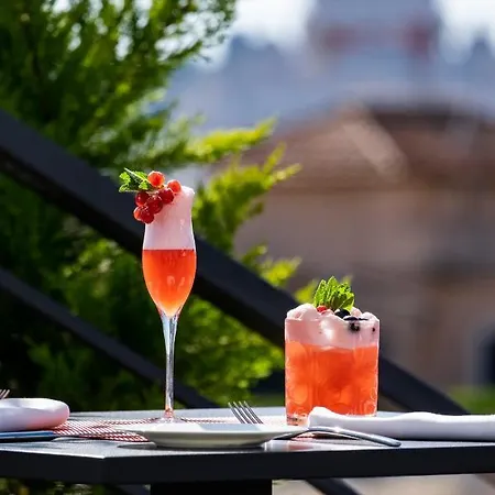 U-visionary Отель 5*