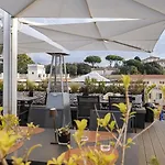 U-visionary Hotel