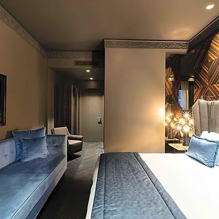 U-visionary Hotel