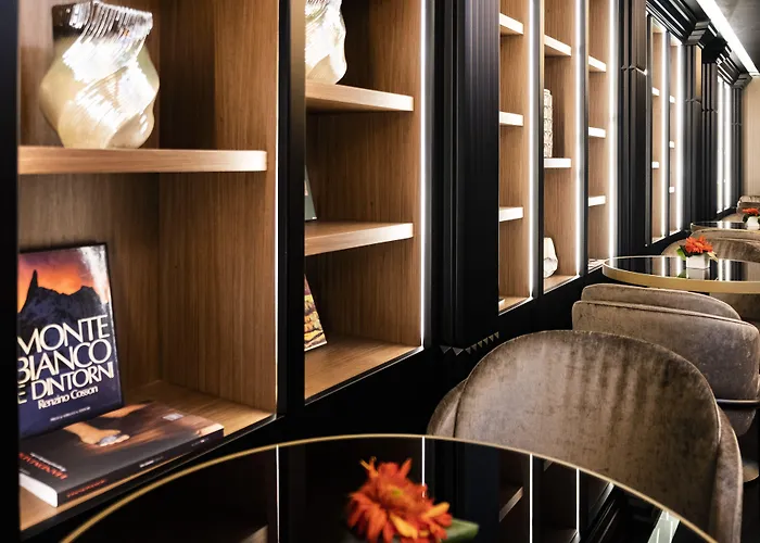U-visionary Hotel