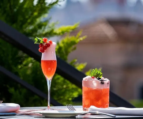 U-visionary Hotel 5*